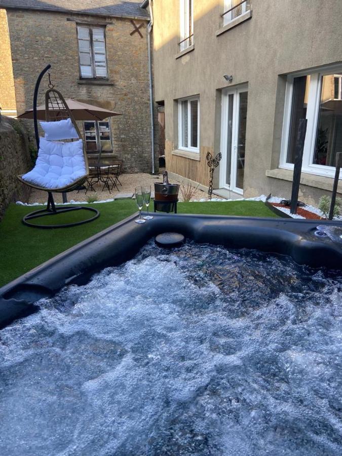 Beau Loft Room Proche Mont Saint Michel Jaccuzi Illimite En Plein Centre Avranches Bagian luar foto