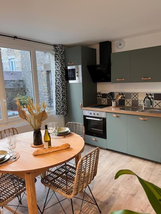 Beau Loft Room Proche Mont Saint Michel Jaccuzi Illimite En Plein Centre Avranches Bagian luar foto
