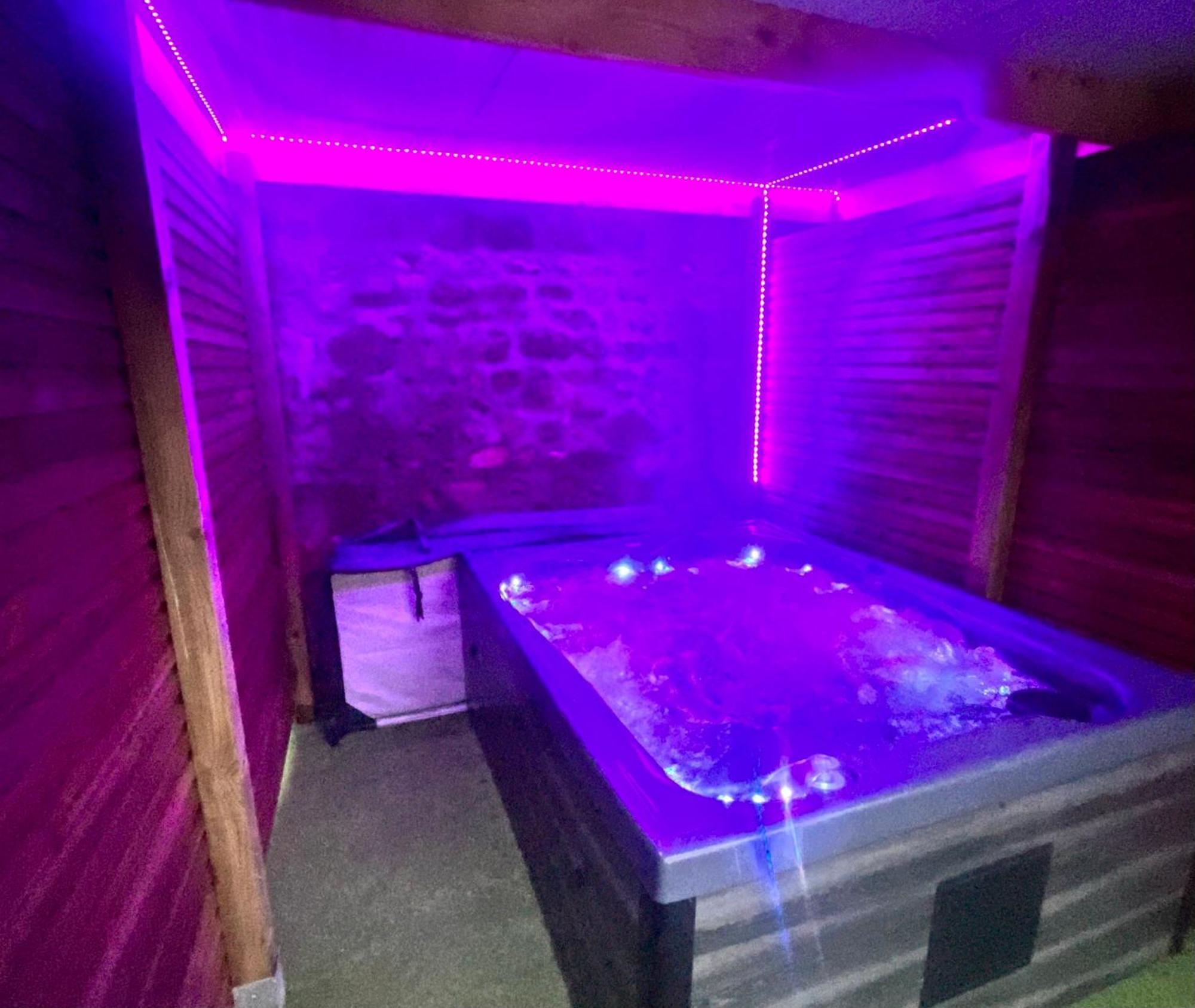 Beau Loft Room Proche Mont Saint Michel Jaccuzi Illimite En Plein Centre Avranches Bagian luar foto